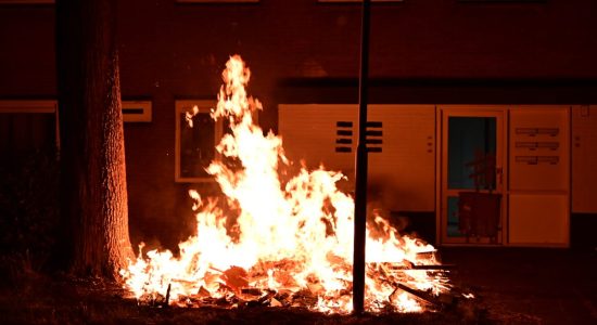 Buitenbrand aan het Kaatsland in Sneek