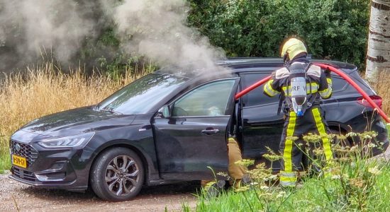Beginnende voertuigbrand in Sneek