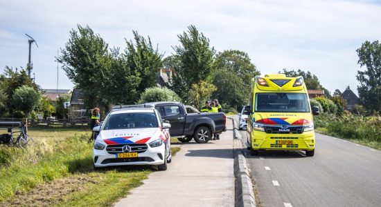 Wielrenner gewond na botsing met pick-up truck in Oudega