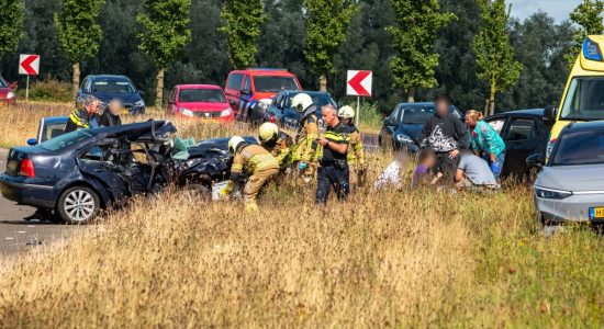 Ernstig gewonden bij frontale botsing Stadsrondweg-Oost N354 Sneek