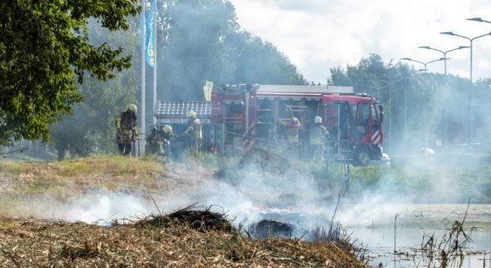 Bermbrand langs de N7 bij Sneek snel onder controle