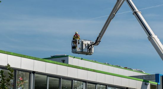 Drogerbrand zorgt voor ontruiming bij wasserij in Bolsward
