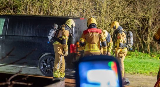 Brandstichting in Sneek: bedrijfsbus zwaar beschadigd