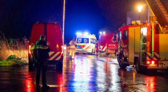 Hulpdiensten rukken groots uit voor persoon te water in Sneek