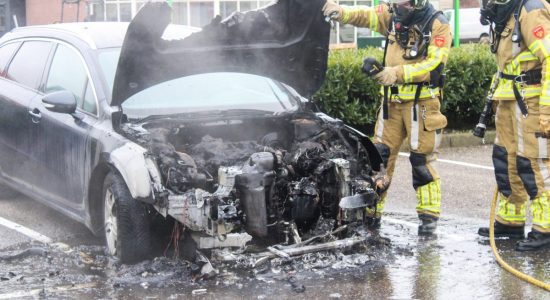 Motorcompartiment auto uitgebrand in Bolsward