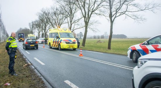 Gewonden en flinke schade bij kop-staart botsing bij Jutrijp