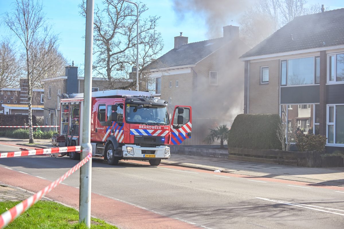 Man (48) aangehouden voor brandstichting auto bij woning Sneek