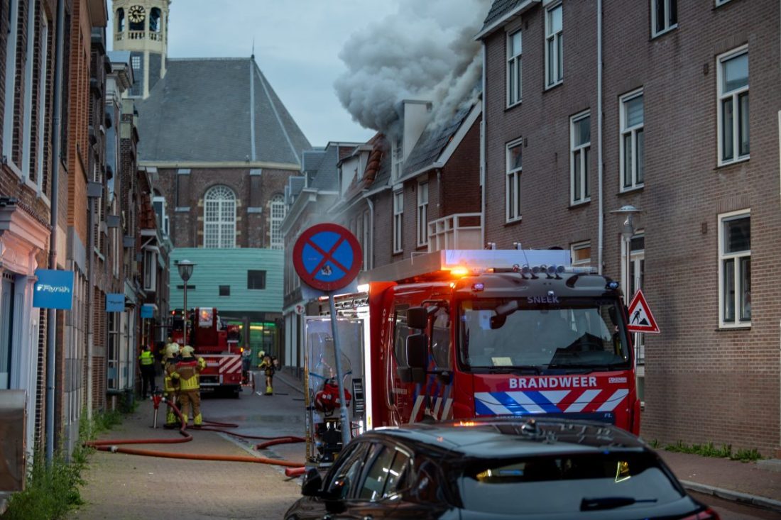 Zeer grote brand in appartement centrum Sneek