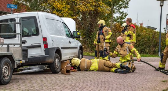 Brandweerman in vrije tijd belt collega’s voor eigen auto