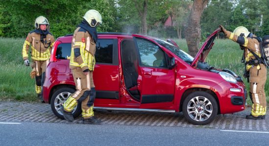 Automobilist ziet vlammen tijdens het rijden