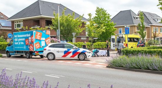 Fietsster gewond na botsing met bezorgdienst