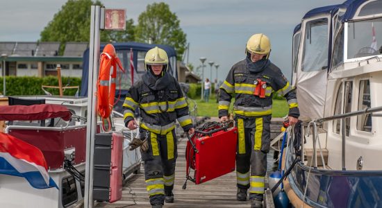 Brand in pleziervaartuig in Woudsend snel onder controle