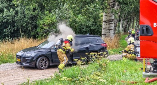 Beginnende voertuigbrand in Sneek