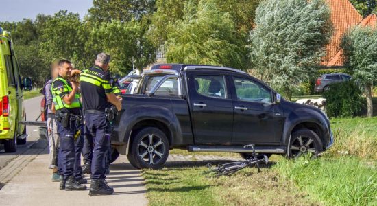 Wielrenner gewond na botsing met een pick-up