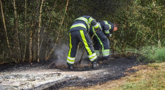 Bermbrand in Offingawier, brandweer Grou komt in aktie