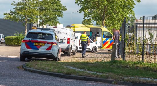 Kop-staart botsing in Sneek, bestuurder aangehouden na positieve drugstest
