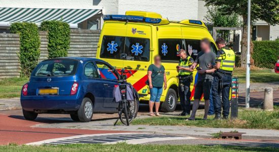 Fietsster gewond na aanrijding met auto in Sneek