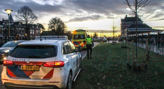 Fietsster gewond na botsing met auto Sneek