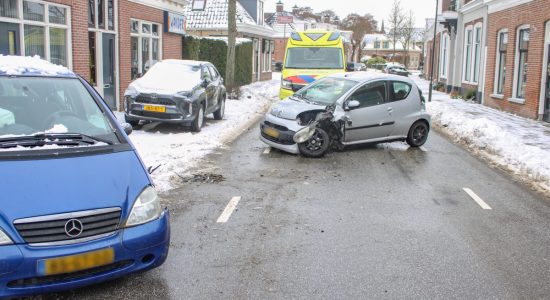 Twee auto’s in botsing in Bolsward