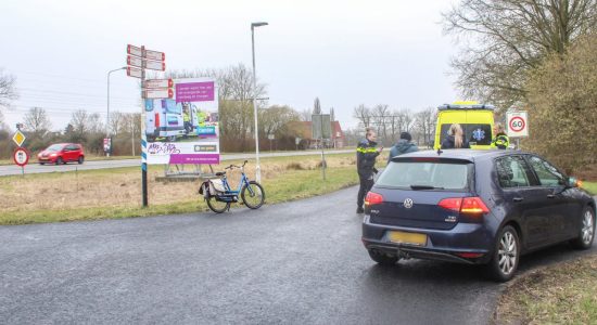 Fietsster gewond na botsing met auto in Sneek