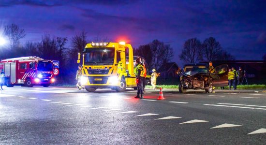 Twee auto’s botsen op N359 Hindeloopen