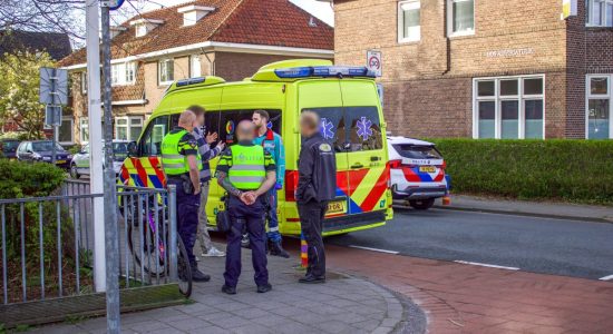 Wielrenster gewond na botsing met auto Sneek