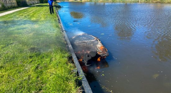 Twee bootjes in brand aan de Franekervaart, Burgernetactie gestart