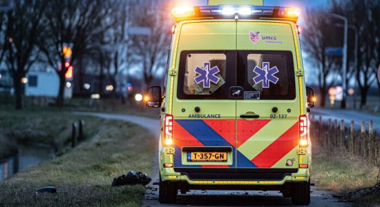 Celstraf en beroepsverbod voor nepambulancebroeder na incident op Sneekweek