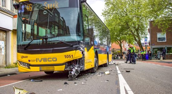 Ravage na botsing tussen bestelbus en lijnbus