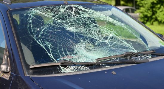 Engeltjes op schouder fietser na botsing met auto Sneek