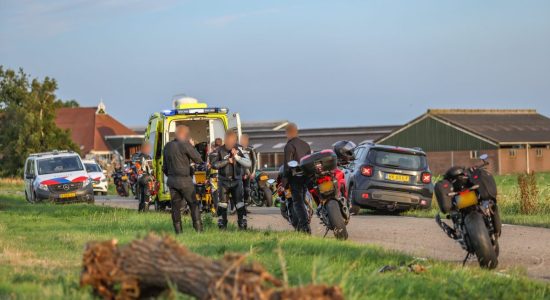 Motorrijder gewond bij eenzijdig ongeval in Koufurderrige