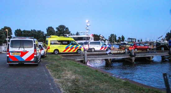 Politie massaal aanwezig na vechtpartij op Starteiland, ook ambulancehelikopter stand-by