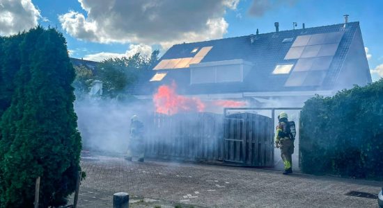 Felle brand in schuur aan de Hoppen