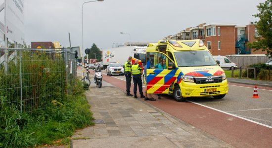 Fietser lichtgewond bij aanrijding in Sneek