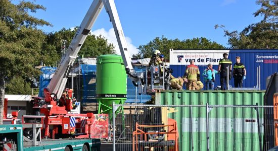Man gewond na val op bouwcontainer in Sneek