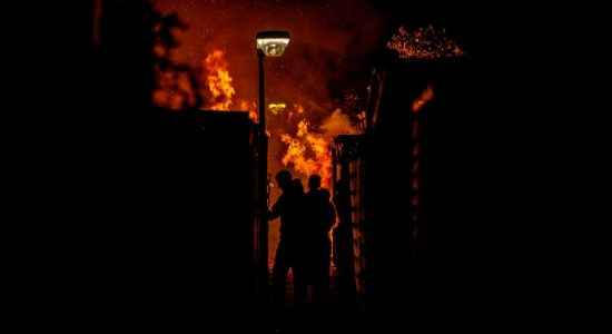 Meerdere schuren verwoest door felle brand