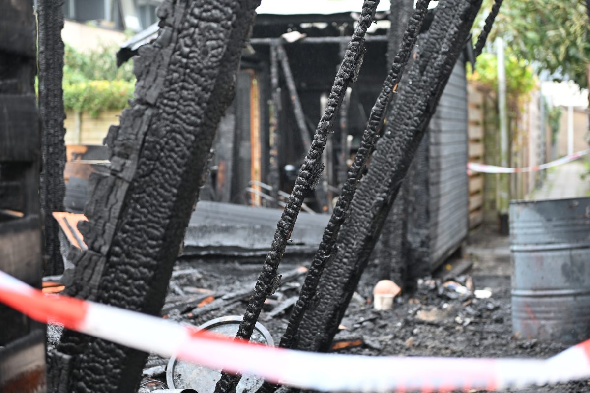 Onderzoek wijst op brandstichting bij schurenbrand in Sneek